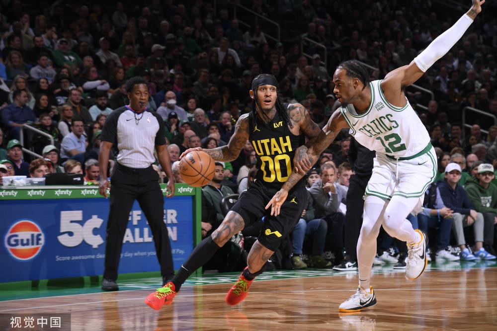 扮演着主导 扮演着主导